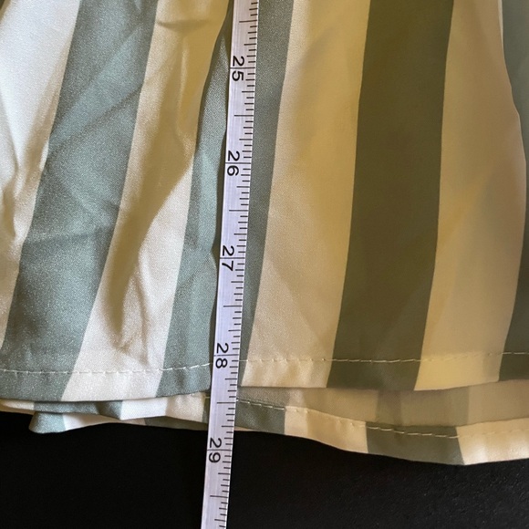 SOLD Bloomchic Women's Size 18-20 Green & White Striped Cold Shoulder Top - Picture 10 of 11